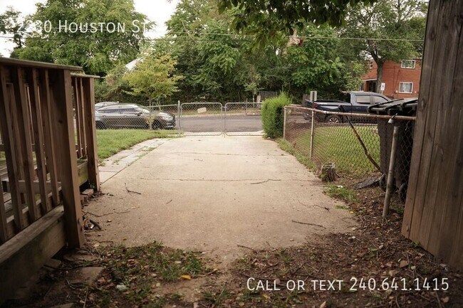 Building Photo - 2230 Houston St