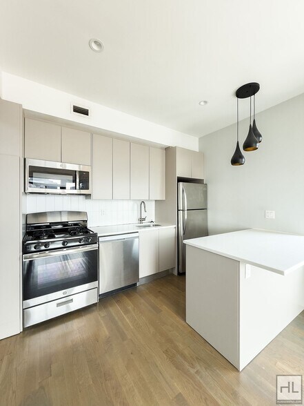Building Photo - Bushwick Avenue / Spacious 2-Bed 1-Bath / ...