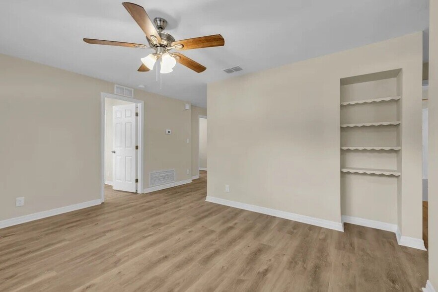 Building Photo - 4463 Melvin Cir E