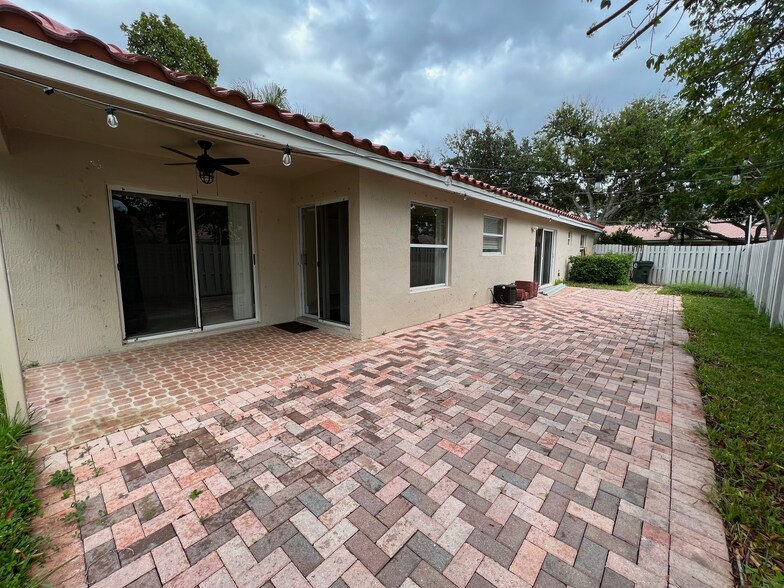 Building Photo - 6053 NW 45th Ave