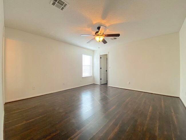 Building Photo - Northeast El Paso 4 Bed Plus Loft w/ Refri...