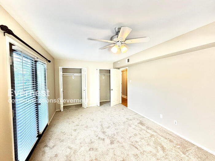 Building Photo - 7807 Meadow Park Dr