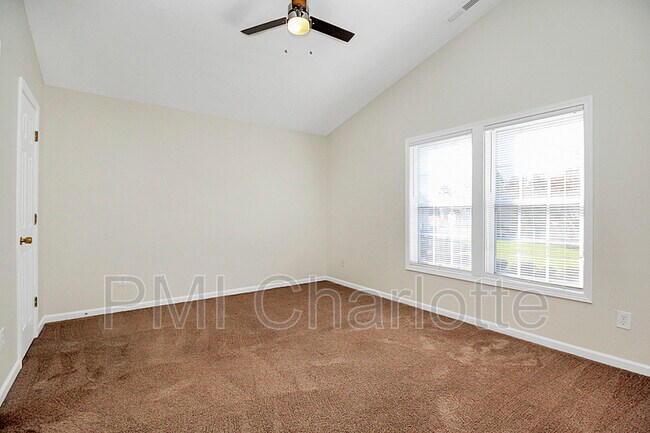 Building Photo - 1815 Butterfly Ln