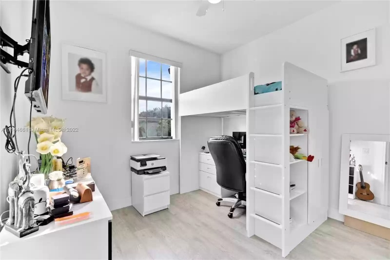 Building Photo - 3709 NE 4th St