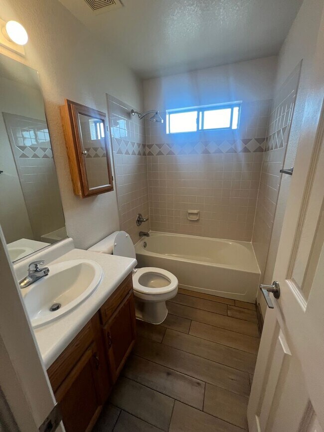 Building Photo - Cute 2 bedroom/2 Bath Home in Los Colinas