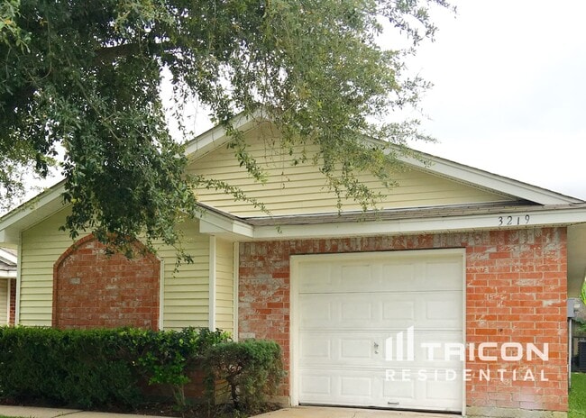 Primary Photo - 3219 Kelling St