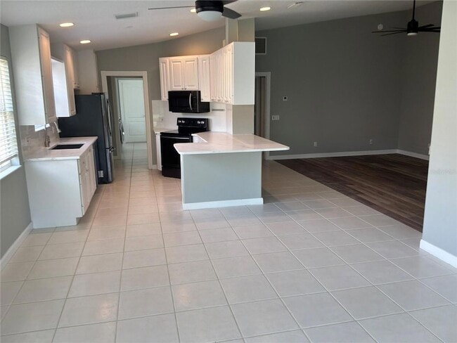 Building Photo - 5796 Ivrea Dr