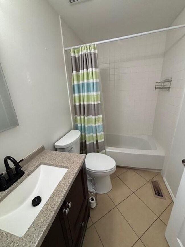 Building Photo - Beautifully Renovated 3-Bedroom, 2.5-Bath ...