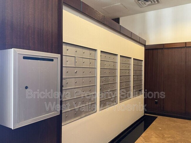 Building Photo - 2323 N Central Ave