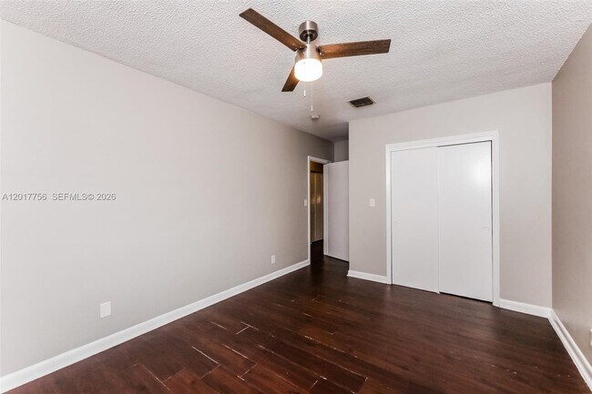 Building Photo - 830 E Evanston Cir