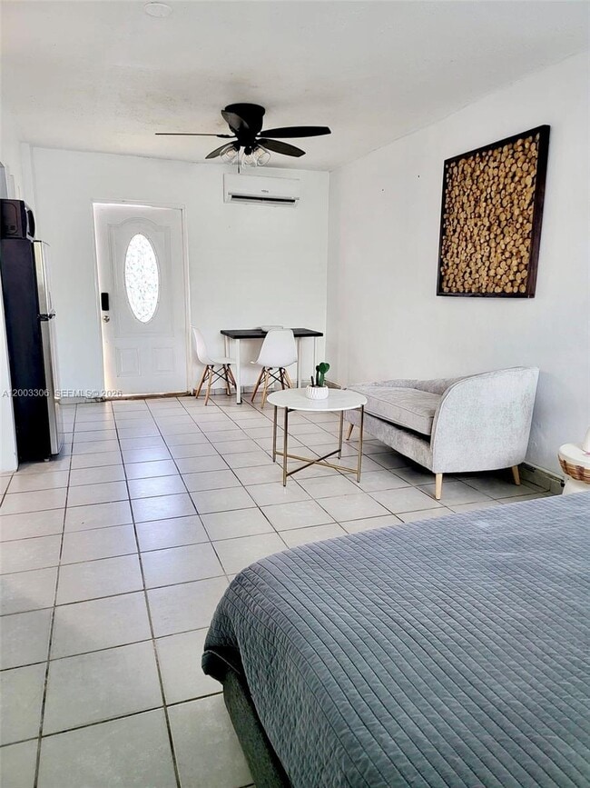 Building Photo - 3405 W Lake Pl