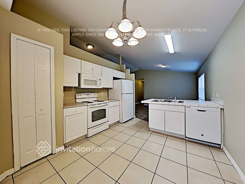 Building Photo - 8509 Blackberry Ave