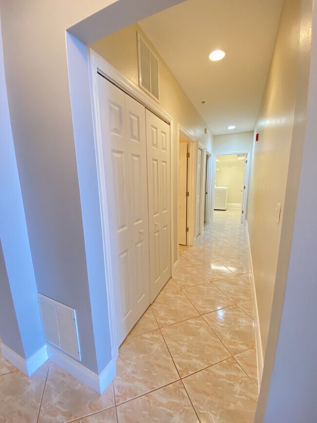 Building Photo - Minutemen