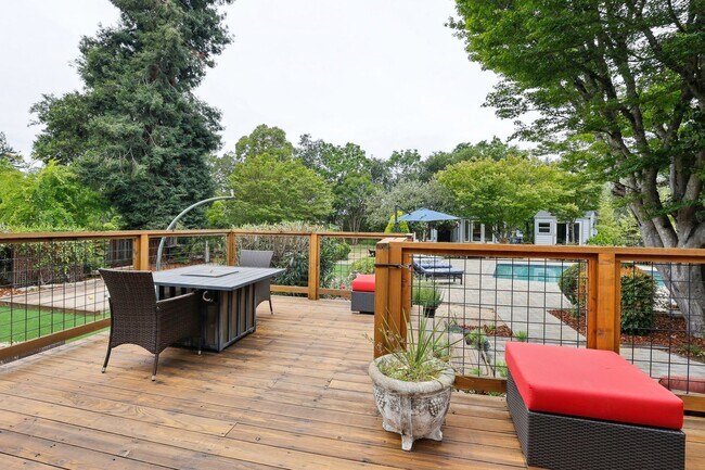 Building Photo - Single-Level Three-Bedroom Retreat in Napa...