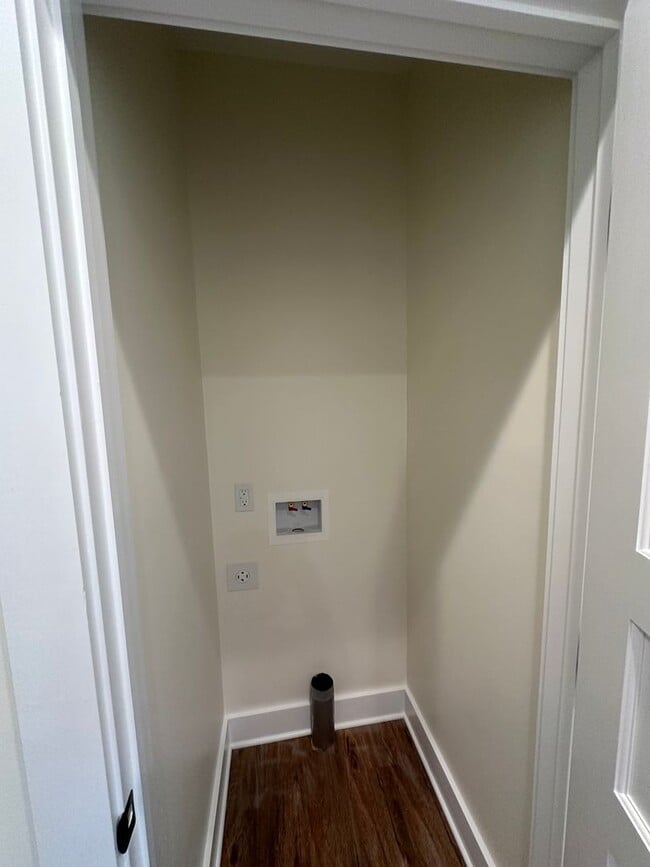 Building Photo - 2 Bed/2 Bath Long-Term Rental in Manteo!