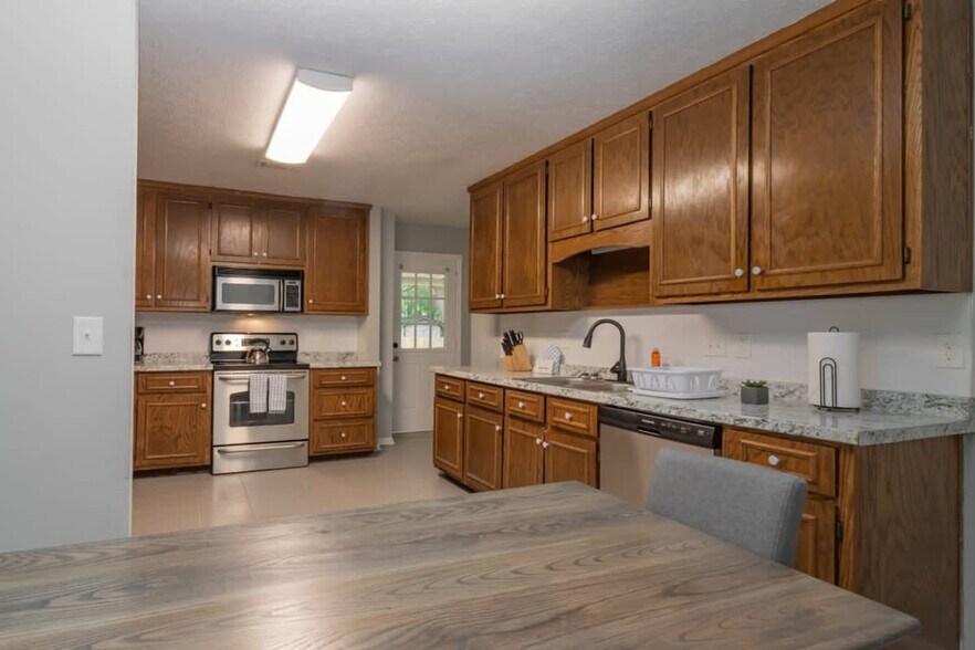 Building Photo - 5617 Ventura Dr