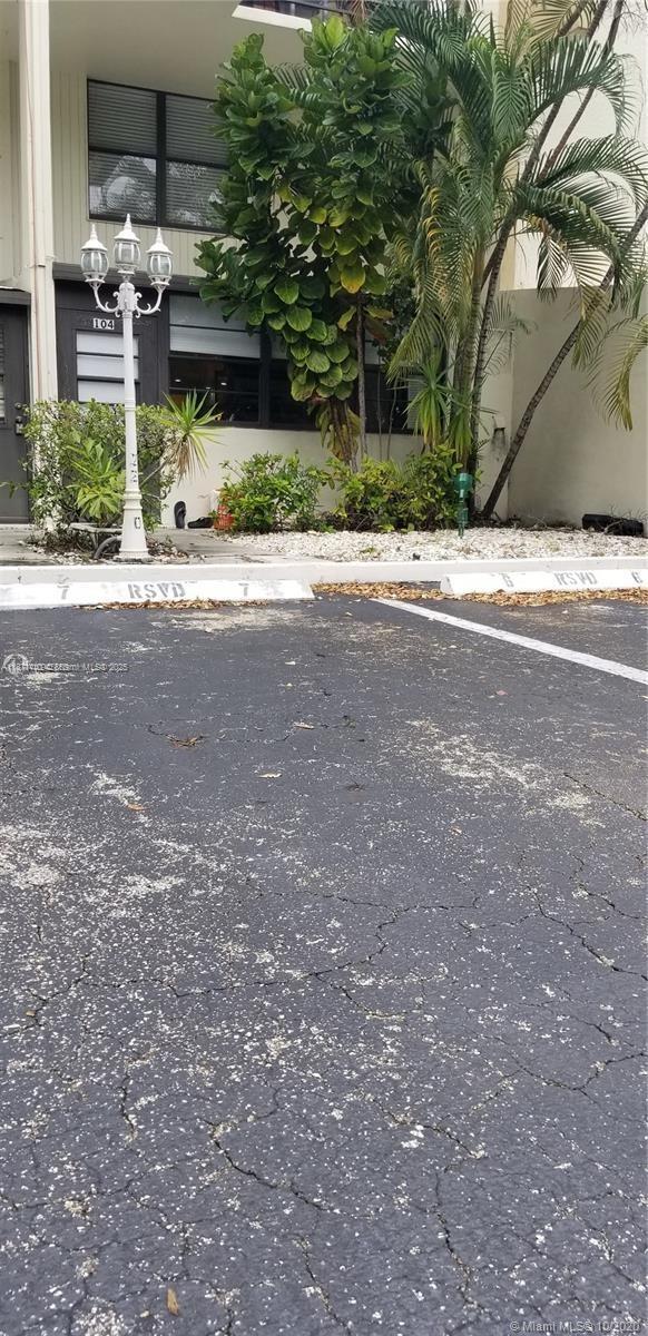 Building Photo - 20200 W Country Club Dr