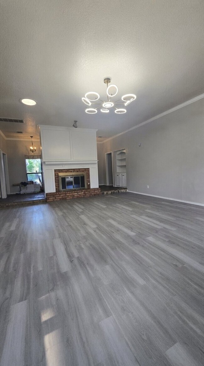 Building Photo - 14001 Osage Dr