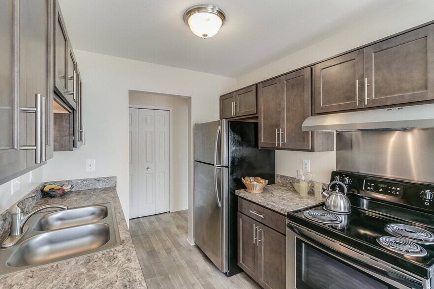 Bloomfield Square Apartments 3161 Bloomfield Ln Auburn Hills MI 48326