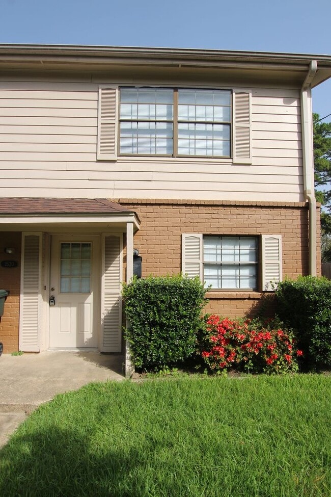 Primary Photo - Delmar Dr. 2510/2512