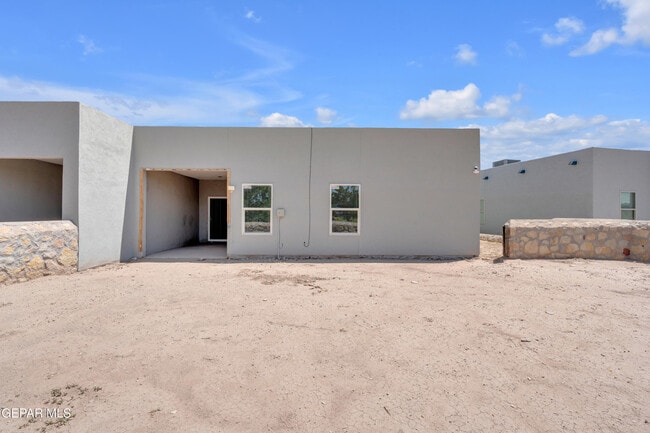 Building Photo - 815 TS Daniel Cadena Dr