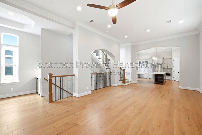 Building Photo - 1204 W 16th St