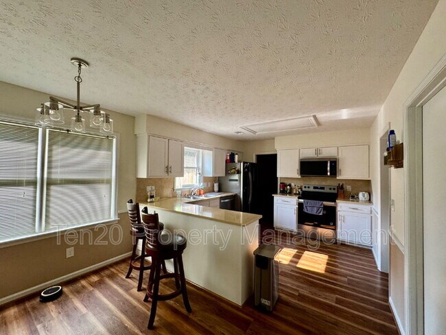 Building Photo - 4 S Whisper Ct