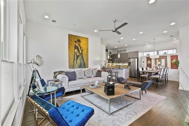 Primary Photo - 1911 Summit Ave