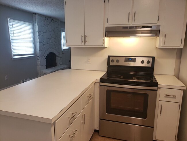 Building Photo - 1333 Meadowbrook Cir