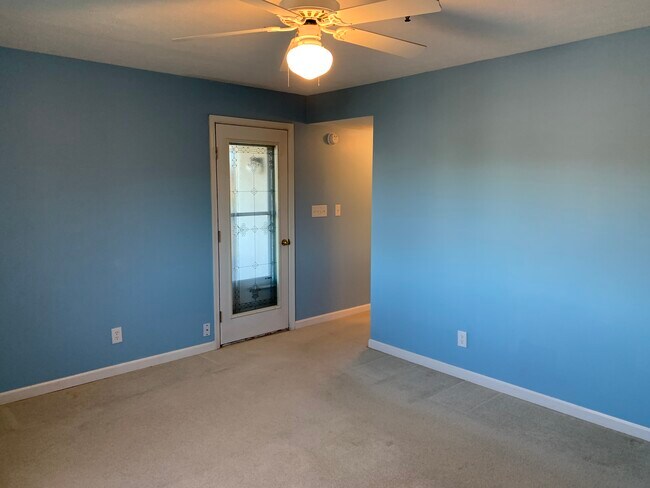 Building Photo - 716 Ivy Lake Dr
