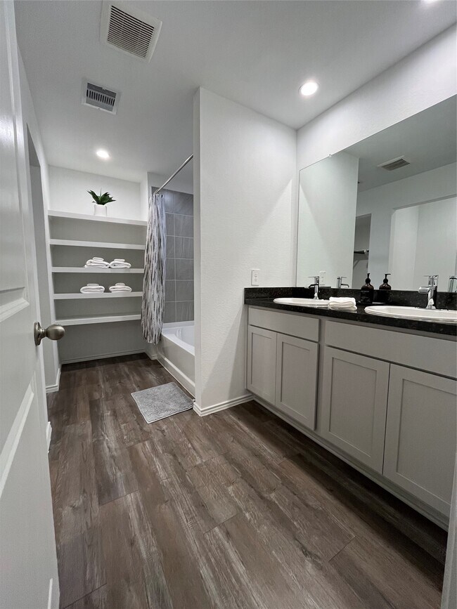 Building Photo - 5446 Wyndham Rdg Ln