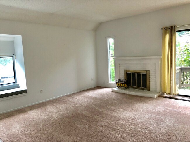 Building Photo - 61 Heritage Vlg