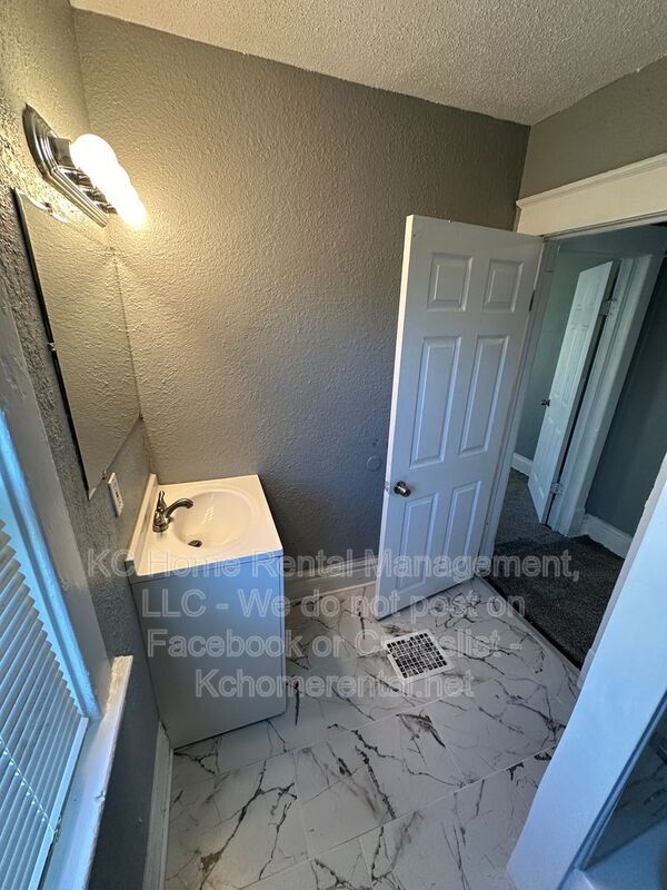 Building Photo - 2002 E 35th St