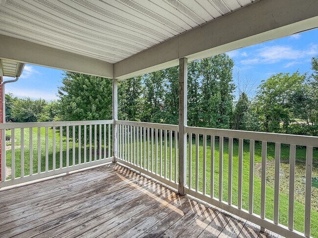 Building Photo - Grand Lakeside Escape: Spacious 3-Bedroom Retreat in Lakeshore Community
