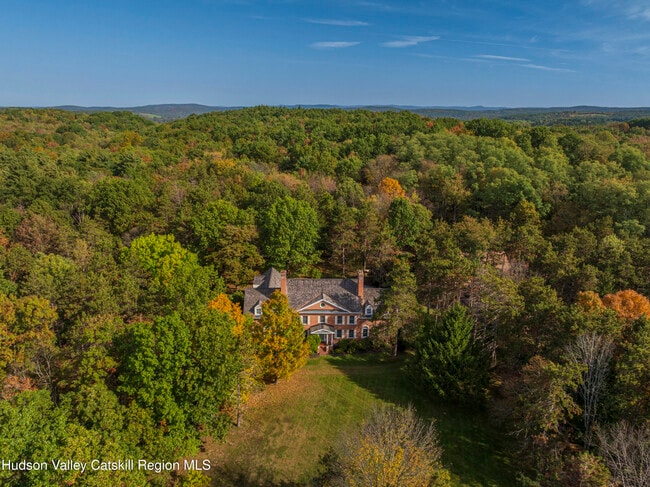 Building Photo - 147 Rock City Rd