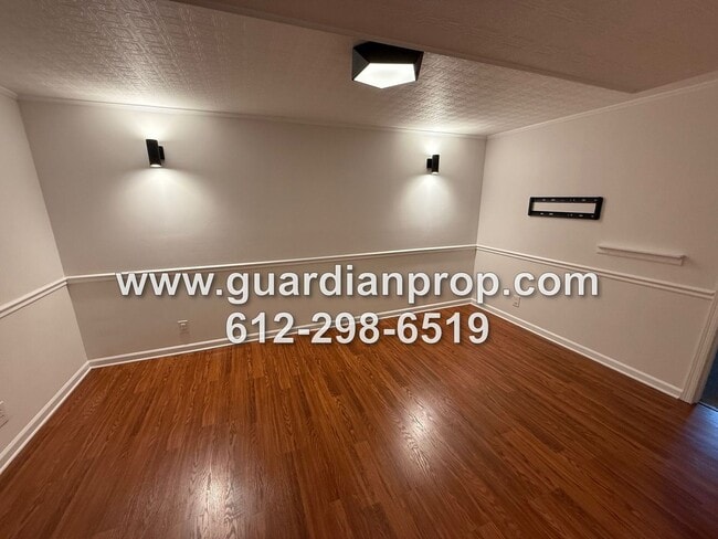 Building Photo - Maplewood House Available Now, Open Floor ...
