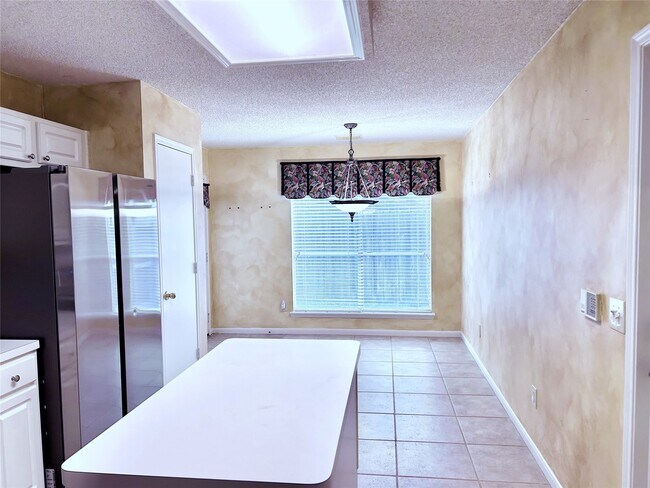 Building Photo - 10011 Territory Ln