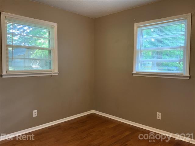 Building Photo - 2320 Woodbridge Dr