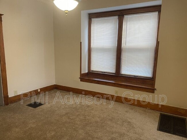 Building Photo - 1000 SW College Ave