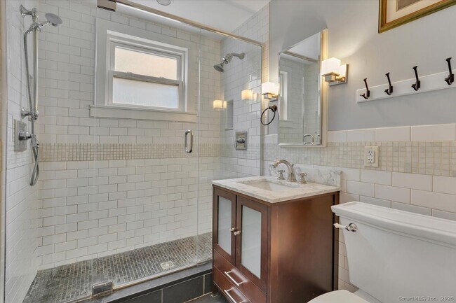 Building Photo - 40 Robin Rd