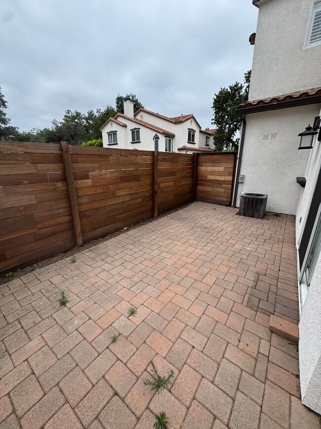 Building Photo - Private Patio, Cozy Fireplace & Prime Thousand Oaks Location