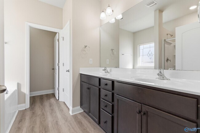 Building Photo - 150 Shrewsberry Dr