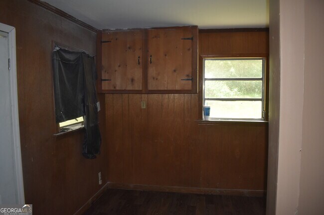 Building Photo - 1387 Dewey St