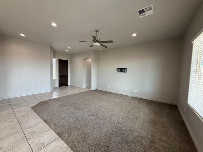 Building Photo - 4 Bedroom in Villa Chaparral!