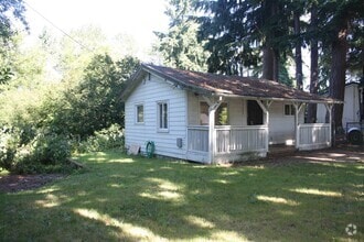 Building Photo - 2/3rd acre lot! 1 bdrm 1 bath. Store your ...