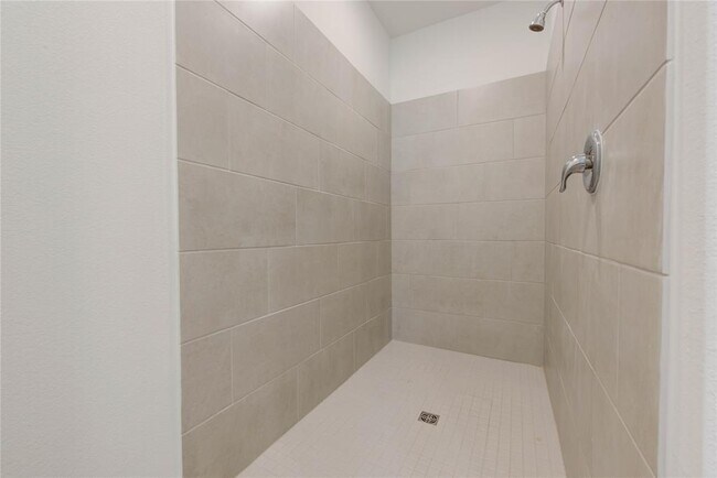 Building Photo - 400 Robin Ct