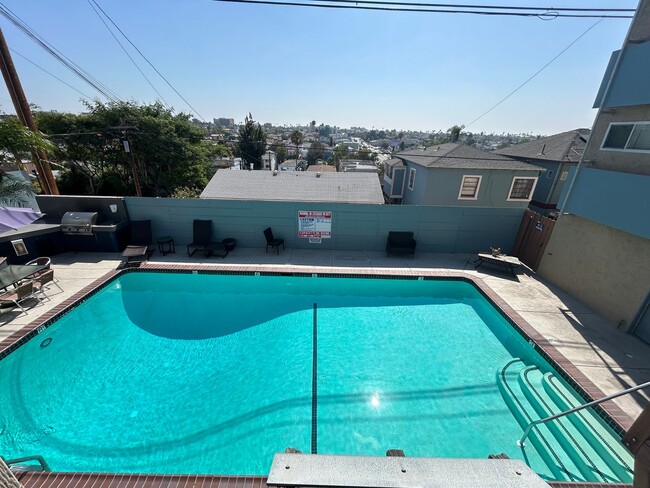 Building Photo - Spacious 2 bedroom