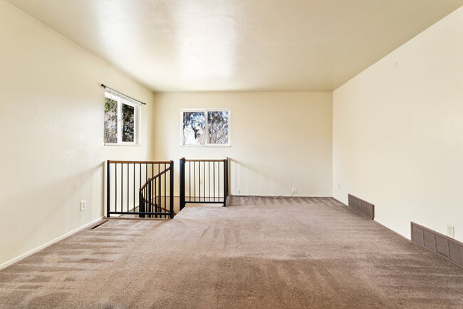 Building Photo - Spacious 3-Bedroom Duplex in Old Colorado ...