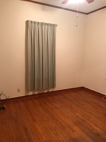 Building Photo - 704 E Thomas St