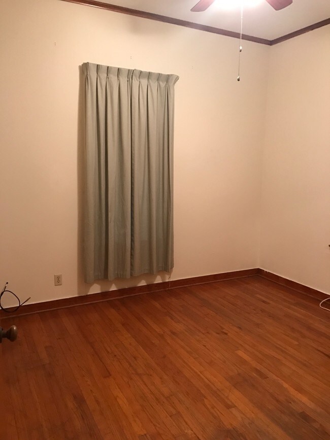 Building Photo - 704 E Thomas St